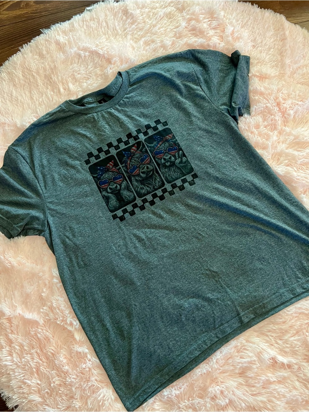 Gray Short-Sleeve T-Shirt with Patriotic Cows Sunglasses Graphic - NEW - S0001